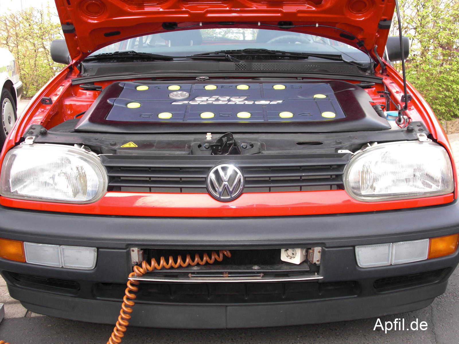 VW Golf citySTROMer mit Stromkabel