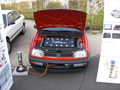 VW Golf citySTROMer an Ladestation